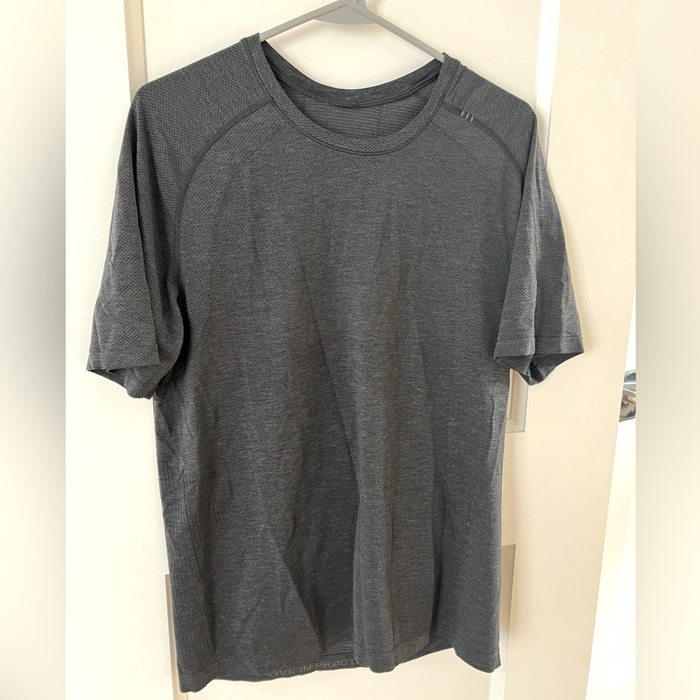 Lululemon Men’s running short sleeve shirt